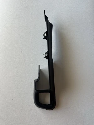 Chrysler Pacifica 2017-2025 asiento delantero derecho exterior pista moldura cubierta OEM Foto 1 de 4