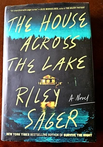 The House Across the Lake : A Novel Hardcover Riley Sager Like New - Foto 1 di 3