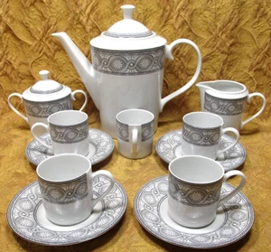 12 piezas. Juego de cafetera-5 tazas demitasse/expresso/4 platillos/azúcar y crema LIMOGES - Imagen 1 de 22