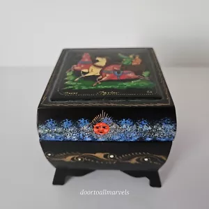Vintage russo Palekh laccato portagioie piedi firmato Folk Troika slitta - Foto 1 di 6