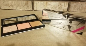 MAC-- Shiny Pretty Things Face Compact-- Fair .49oz/14g NIB - Picture 1 of 7