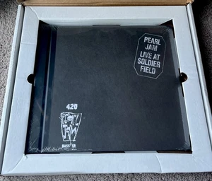 Pearl Jam Vault #7 Chicago - Soldier Field - 7-11-95 - 3 LP Vinyl BRAND NEW - Picture 1 of 3