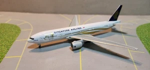 SJ SINGAPUR "50 ANIVERSARIO". MODELO DIECAST ESCALA 777-200 1:500 CON ENGRANAJE A ESCALA Y SOPORTE - Imagen 1 de 2