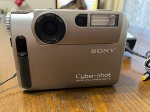 SONY Cyber-shot DSC-F2 Compact Digital Still Camera Silver From Japan Working - Picture 1 of 10