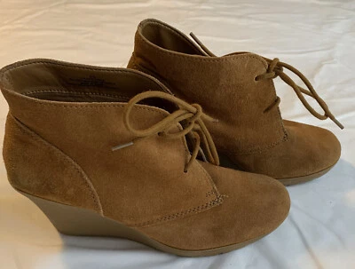 Womens Merona Suede Wedge Boots Shoes Size 8.5 Tan - Image 1 of 4