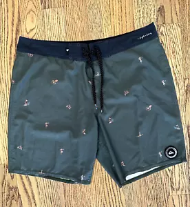 Short da uomo verde hawaiano appena indossati taglia 36 - Foto 1 di 4