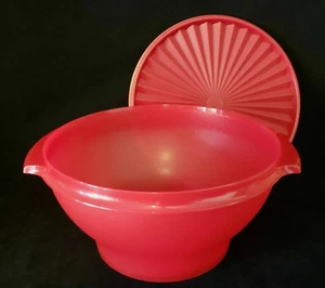 Tupperware Servalier Salad Bowl & Seal in Classic Red 17 Cups Brand New - Picture 1 of 2