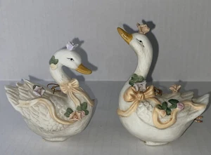 Vtg set of two Ceramic Swans With flowers ornaments Figures. - Picture 1 of 4
