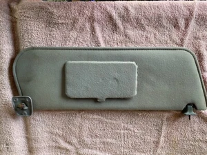 1987 - 97 FORD OBS F150 F250 F350 BRONCO SUN VISOR + CLIP - light grey cloth - Picture 1 of 8