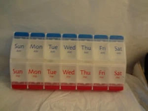 14 COMPARTMENT EMPTY  PILL BOX HOLDS MORNING AND EVENING SUPPLY - Picture 1 of 3