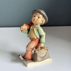 Estatuilla Goebel Hummel Merry Wanderer 7 #984 Alemania Occidental Vintage 6 1/4" Caja T3 - Imagen 1 de 12