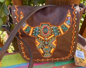 Neu mit Etikett Delila Western-Umhängetasche Leder bunte Lenknieten - Bild 1 von 14