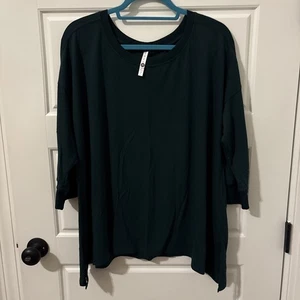 Top Lularoe Kate Shark Bite - XL - Articolo 787 - Foto 1 di 6