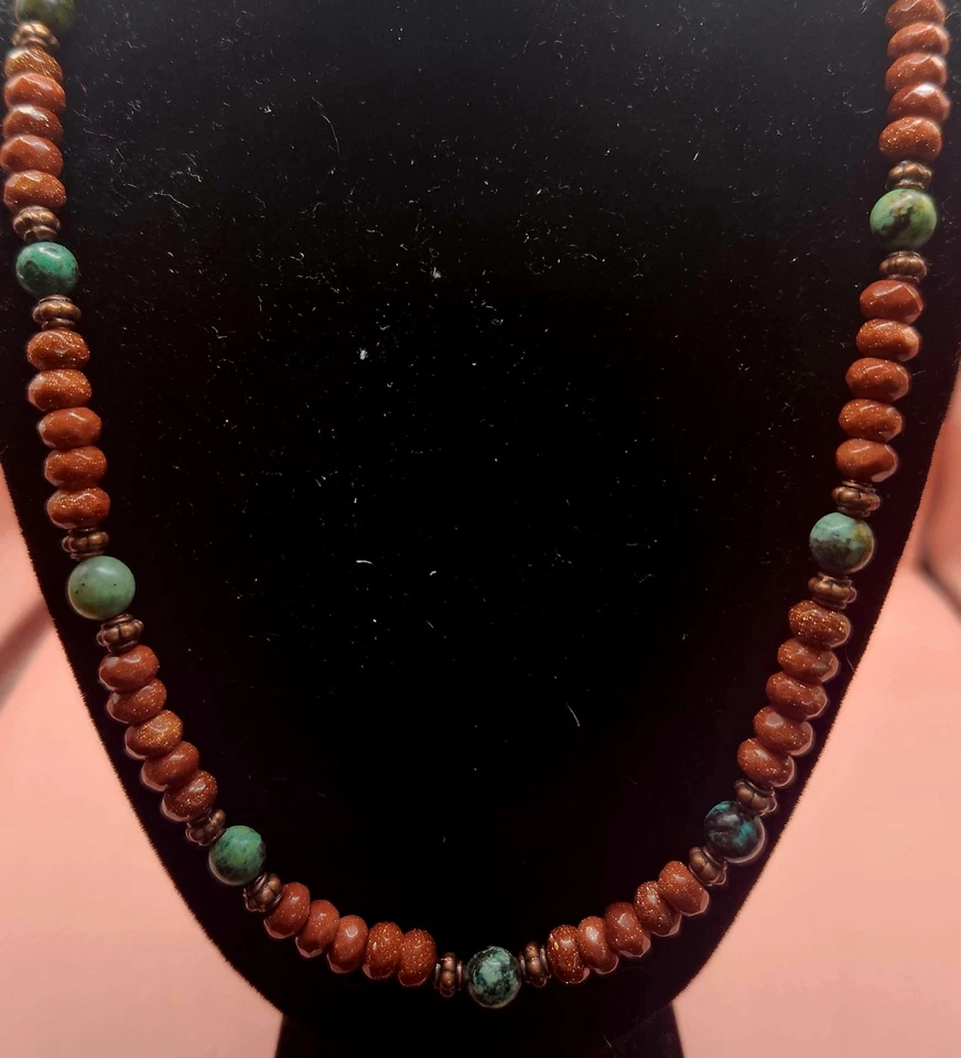 Collar de cuentas de piedra dorada, turquesa africana y cobre Foto 1 de 4