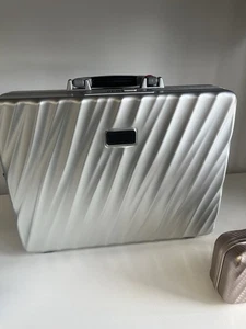 Maletín de aluminio TUMI 19 grados edición limitada, ¡solo 150 hechos! - Imagen 1 de 1