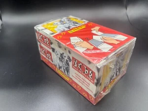 PANINI BOX LA CARICA DEI 101 100 PACKETS SEALED VERY RARE - Picture 1 of 5