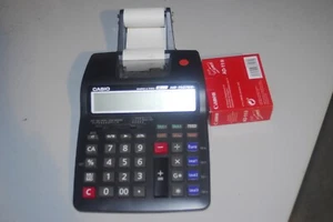 Casio HR-150TEC Tischrechner m. Printfunktion + Netzteil + Papierrolle(neu) NOS - Bild 1 von 3