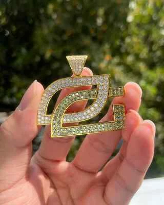 Colgante de diamantes de corte redondo de 2,20 quilates creado en laboratorio enchapado en oro amarillo de 14 quilates Foto 1 de 4