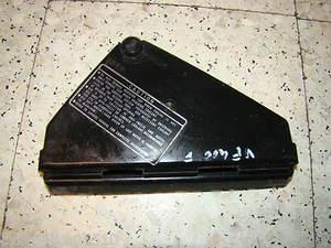 HONDA VFF 400 - VF400 F - 1984 - COUVERCLE BOITE A OUTILS - Picture 1 of 1
