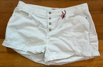 L.E.I. "Pantalones cortos Tatum tiro alto talla 17 35"" cintura botón mosca de mezclilla blancos" Foto 1 de 4