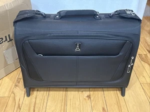 Bolsa de ropa Travelpro Maxlite 5 Softside 22" ligera de 2 ruedas negra - Imagen 1 de 9
