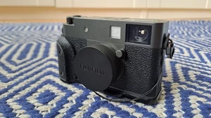 Fujifilm X-Half (X-HF1) Anthrazit Neuwertig OVP, Smallrig Griff - Bild 1 von 6