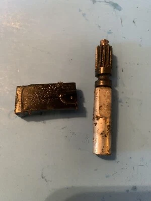 Jonsered 2050 Chainsaw Oil Pump  Part Lot Bin 15 - Image 1 of 2