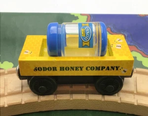 Thomas & Friends SODOR HONEY COMPANY Barrel Car & Jar Wooden Railway Train 2003 - Picture 1 of 6