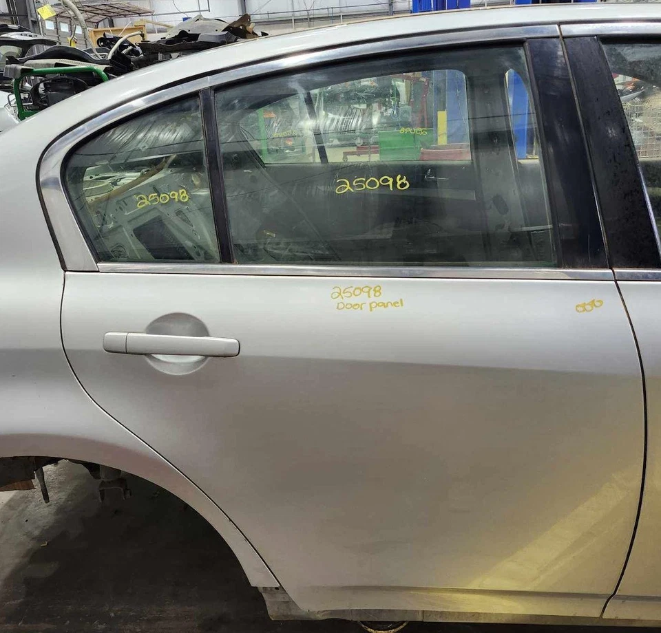 07-13 Infiniti G35 G37 Sedán Conjunto Puerta Trasera Lado Derecho Pasajero Plateado K23 Foto 1 de 1
