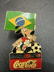 Spilla Calcio Vintage Mondiali 1994 USA Mascotte Striker Coca-Cola Brasile USATA - Foto 1 di 6