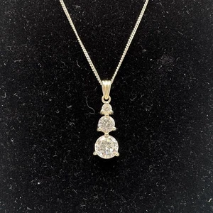 Avon Sterling Silver 925 Chain Necklace CZ Cubic Zirconia 3 Stone Pendant - Picture 1 of 12