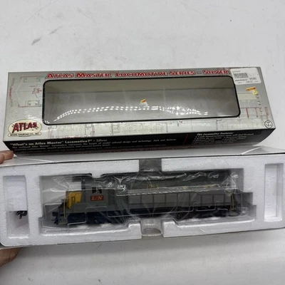 Atlas HO Master Silver SD35 Low nose Locomotive Louisville & Nashville L&N #1213 - Image 1 of 4
