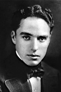 New 5x7 Photo: Classic Hollywood Comedian and Actor Charlie Chaplin - Picture 1 of 1