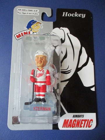 Detroit Red Wings Steve Yzerman Magnetic Mini Bobble Head (Unopened) NIP * Cover