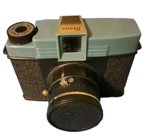 Vintage Diana 16 Colour or B/W 120 Roll Film Plastic Camera Made in Hong Kong - Picture 1 of 16