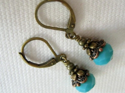 Pendientes colgantes pequeños vintage opacos de vidrio azul turquesa bronce envejecido artesanal Foto 1 de 4