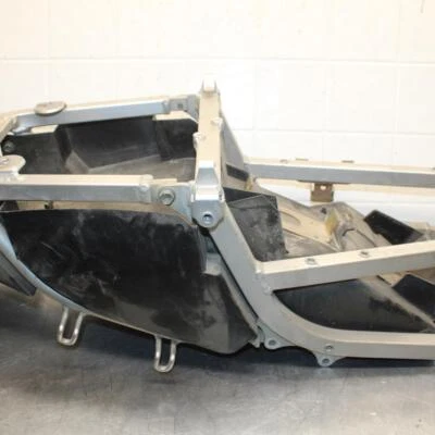 1999 Suzuki GSXR600 SUBQUADRO TRASEIRO SUBQUADRO TRASEIRO 41200-33E20 43980-33E20 BB580 - Imagem 1 de 4