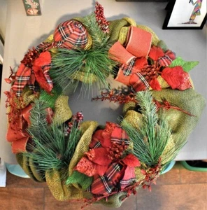 Very Nice Christmas Door Wreath - Picture 1 of 2