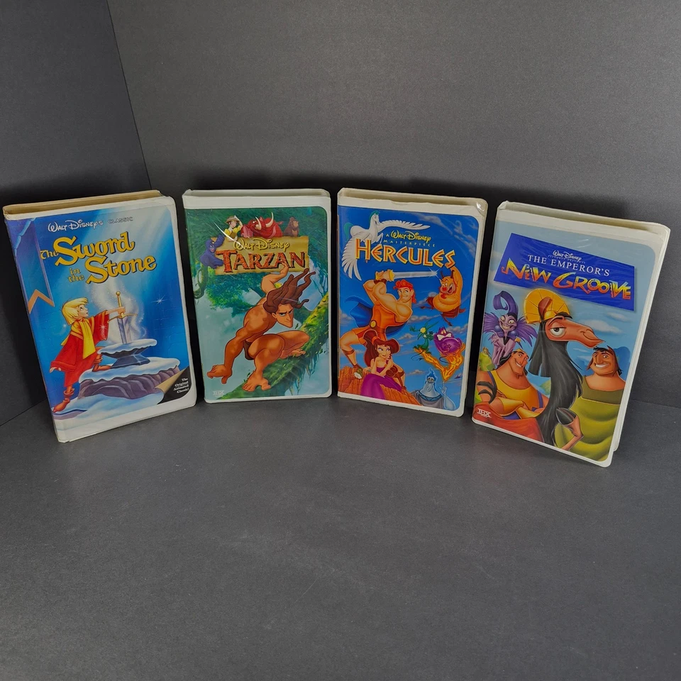 Lot of 4 Disney VHS Emperor's New Groove, Hercules, Tarzan, Sword In The Stone Foto 1 de 4