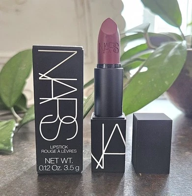 Lápiz labial satinado NARS AFGHAN ROJO .12 OZ. / 3,5 g ¡NUEVO EN CAJA!  RARO!  Difícil de encontrar!  ¡DESCONTINUADO! Foto 1 de 2