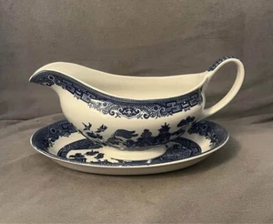 Vintage Johnson Brothers Willow Blue Gravy Boat with Underplate - England - Picture 1 of 6