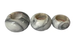 Juego de 3 candelabros votivos vintage redondos gris mármol blanco piedra luz té - Imagen 1 de 10