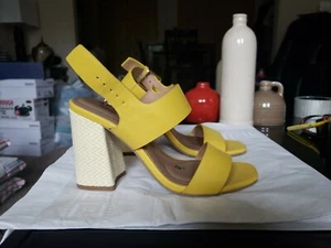 NWOB Women's Apt. 9 Kiwi Block Heel Sandals Shoes Size 6 Yellow - Picture 1 of 5