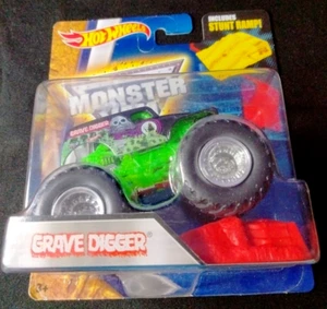 GRAVE DIGGER Monster Jam Truck 1:64 RED STUNT RAMP Hot Wheels 2016 NEU Rare - Bild 1 von 14