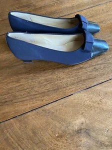 Peter Kaiser Blue Suede Bowed Court Shoes with Black Patent Toes Size 6 - Picture 1 of 8