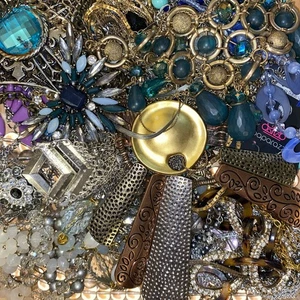 Lote Joyería Chatarra - Vintage - Mod Desgaste, Piezas, Reparación 2 Lb - Imagen 1 de 10