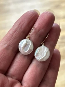 GORGEOUS 9ct NATURAL BAROQUE PEARL DROP EARRINGS. DIAMETER 18 mm - Picture 1 of 3