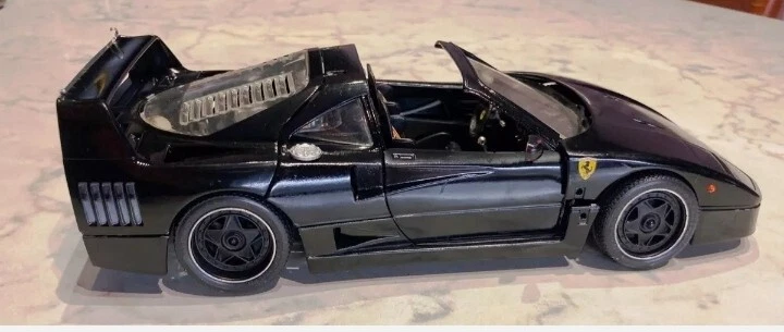Vendo Modellino Ferrari F40 Targa STROSEK Scala 1: 24 Nero Metallizzato  - Immagine 1 di 1