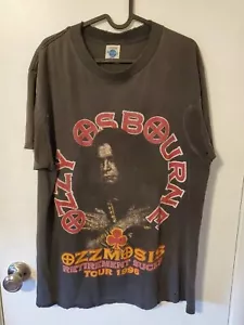 T-shirt unisex vintage 1996 Ozzy Osbourne Ozzmosis "La pensione fa schifo" ristampa - Foto 1 di 3