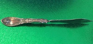 Vintage silverplated twisted handle butter knife 1881 Rogers A1 - Picture 1 of 6